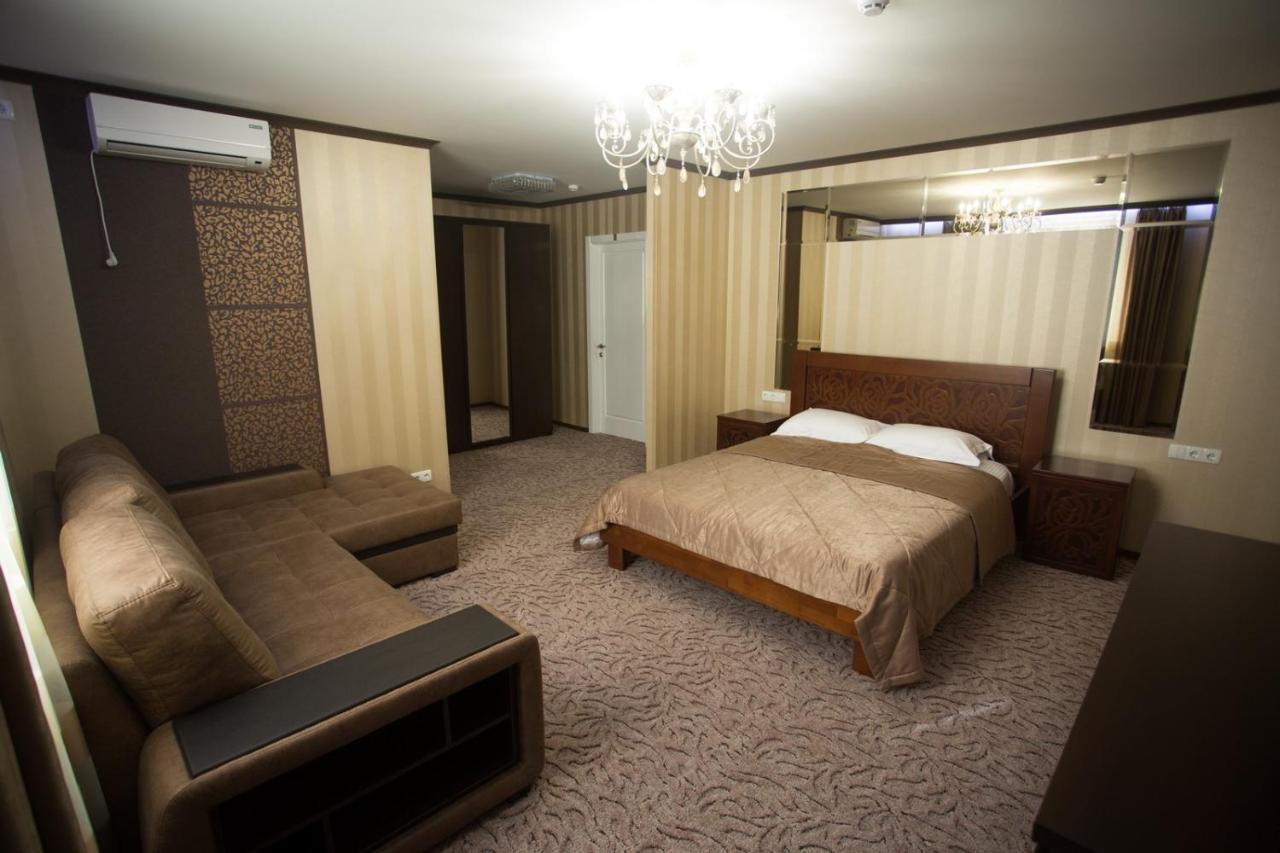 Hotel Port Royal Tulchyn Esterno foto